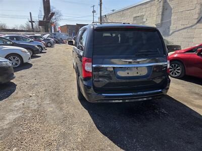 2011 Chrysler Town & Country Touring   - Photo 5 - Philadelphia, PA 19111