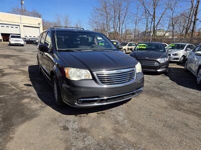 2011 Chrysler Town & Country Touring   - Photo 2 - Philadelphia, PA 19111