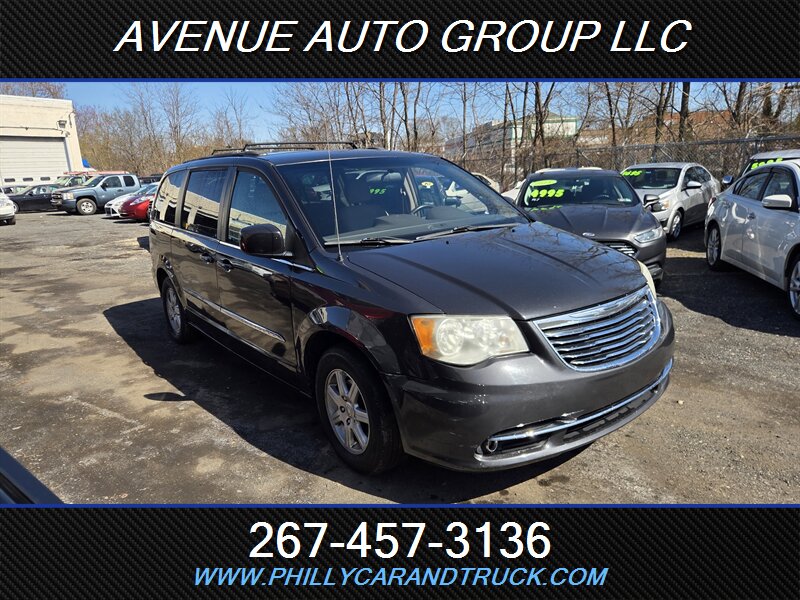 2011 Chrysler Town & Country Touring   - Photo 1 - Philadelphia, PA 19111