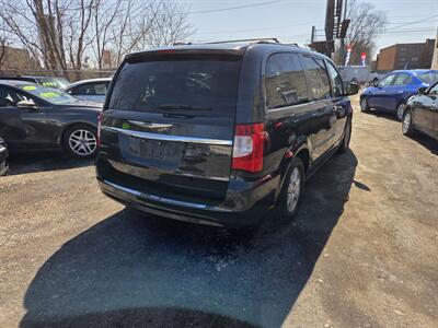 2011 Chrysler Town & Country Touring   - Photo 4 - Philadelphia, PA 19111