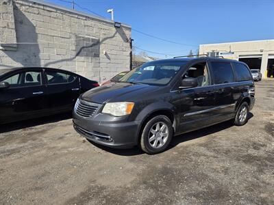 2011 Chrysler Town & Country Touring   - Photo 3 - Philadelphia, PA 19111