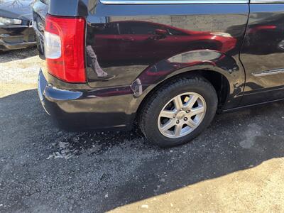 2011 Chrysler Town & Country Touring   - Photo 8 - Philadelphia, PA 19111