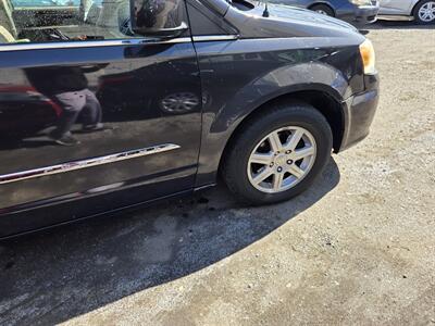 2011 Chrysler Town & Country Touring   - Photo 7 - Philadelphia, PA 19111