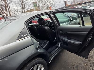 2013 Chrysler 200 Limited - Photo 11 - Philadelphia, PA 19111