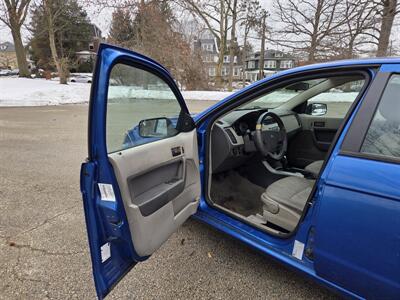2010 Ford Focus SE   - Photo 9 - Philadelphia, PA 19111