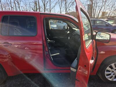 2011 Chevrolet HHR LT   - Photo 8 - Philadelphia, PA 19111