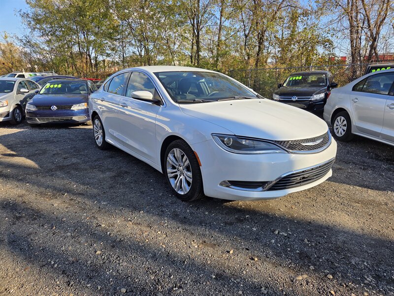 2016 Chrysler 200 Limited  
