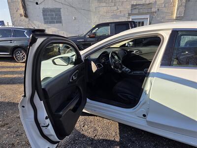 2016 Chrysler 200 Limited   - Photo 11 - Philadelphia, PA 19111