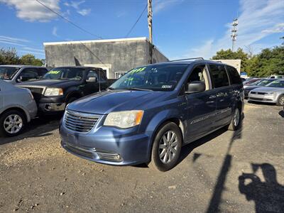 2011 Chrysler Town & Country Touring-L   - Photo 2 - Philadelphia, PA 19111