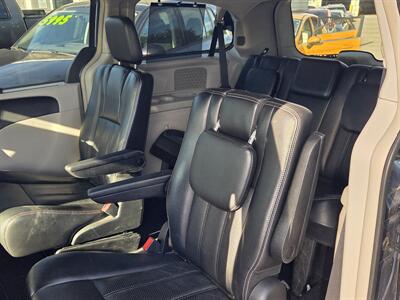 2011 Chrysler Town & Country Touring-L   - Photo 14 - Philadelphia, PA 19111