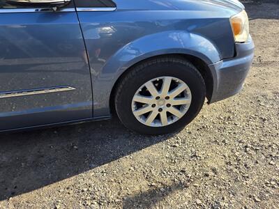 2011 Chrysler Town & Country Touring-L   - Photo 9 - Philadelphia, PA 19111