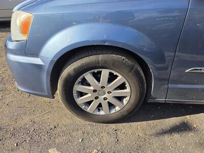 2011 Chrysler Town & Country Touring-L   - Photo 7 - Philadelphia, PA 19111