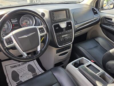 2011 Chrysler Town & Country Touring-L   - Photo 13 - Philadelphia, PA 19111