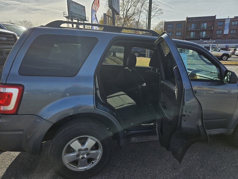 2011 Ford Escape XLT photo 12