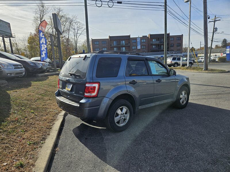 2011 Ford Escape XLT photo 5