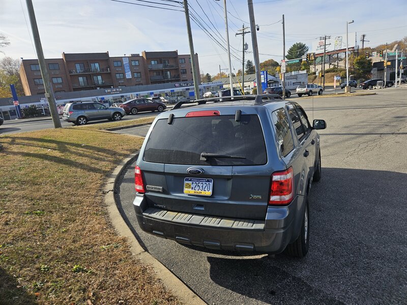 2011 Ford Escape XLT photo 6