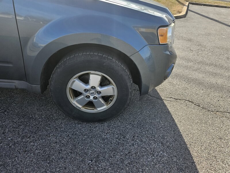 2011 Ford Escape XLT photo 15