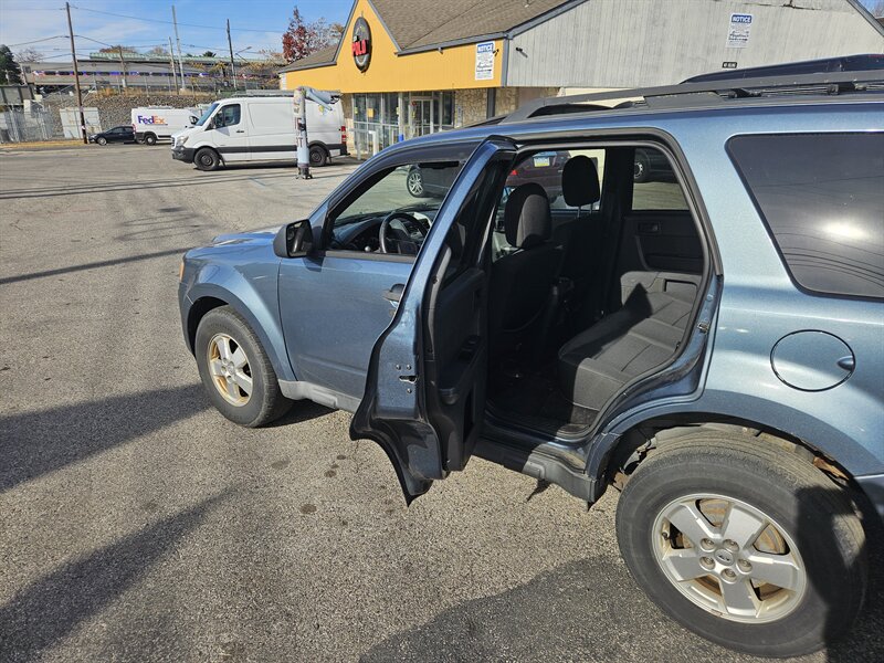 2011 Ford Escape XLT photo 13