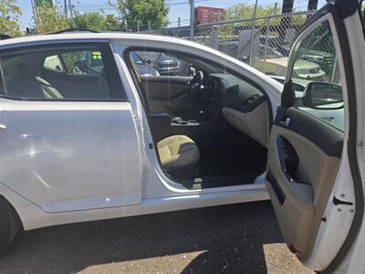 2012 Kia Optima EX   - Photo 16 - Philadelphia, PA 19111