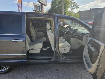 2013 Chrysler Town and Country Touring-L   - Photo 13 - Philadelphia, PA 19111