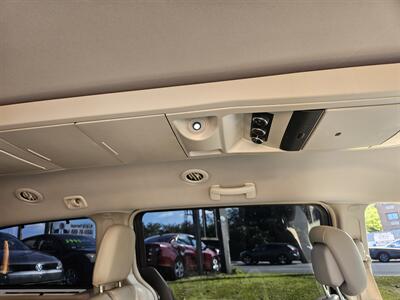 2013 Chrysler Town and Country Touring-L   - Photo 11 - Philadelphia, PA 19111