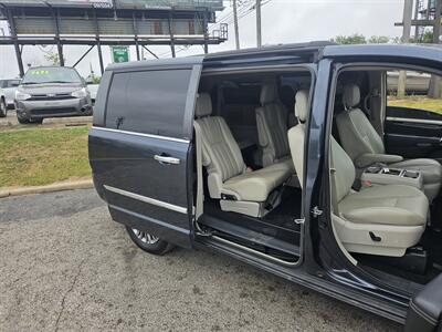 2013 Chrysler Town and Country Touring-L   - Photo 14 - Philadelphia, PA 19111