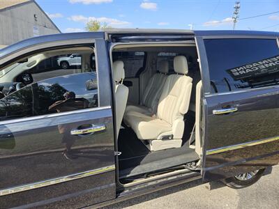 2013 Chrysler Town and Country Touring-L   - Photo 8 - Philadelphia, PA 19111