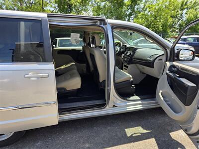 2011 Chrysler Town and Country Touring   - Photo 6 - Philadelphia, PA 19111