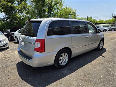 2011 Chrysler Town and Country Touring   - Photo 5 - Philadelphia, PA 19111
