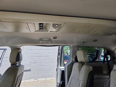 2011 Chrysler Town and Country Touring   - Photo 9 - Philadelphia, PA 19111