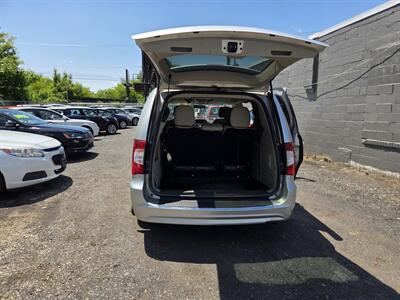 2011 Chrysler Town and Country Touring   - Photo 8 - Philadelphia, PA 19111