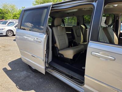 2011 Chrysler Town and Country Touring   - Photo 7 - Philadelphia, PA 19111