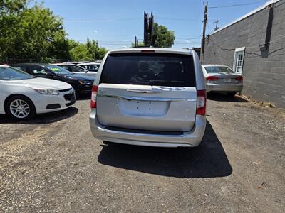 2011 Chrysler Town and Country Touring   - Photo 4 - Philadelphia, PA 19111