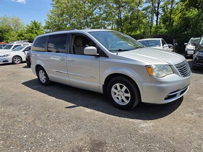 2011 Chrysler Town and Country Touring - Photo 3 - Philadelphia, PA 19111