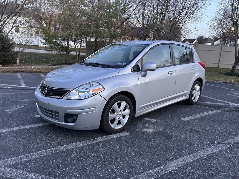 2011 Nissan Versa 1.8 S  