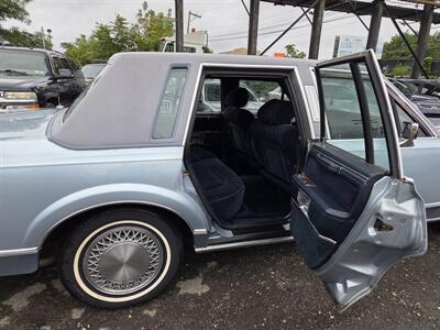 1988 Lincoln Town Car   - Photo 19 - Philadelphia, PA 19111