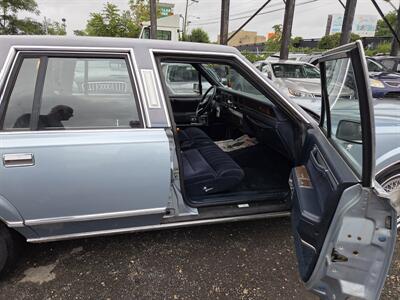 1988 Lincoln Town Car   - Photo 18 - Philadelphia, PA 19111