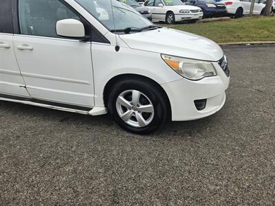 2010 Volkswagen Routan SE   - Photo 9 - Philadelphia, PA 19111