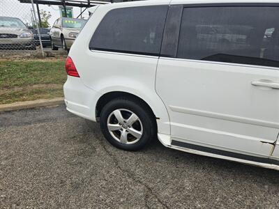 2010 Volkswagen Routan SE   - Photo 10 - Philadelphia, PA 19111