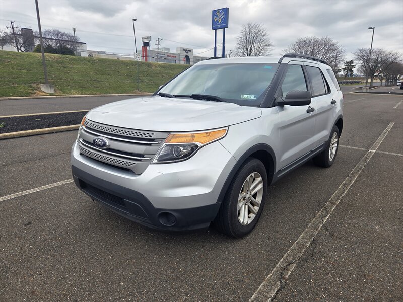 2015 Ford Explorer Base photo 2