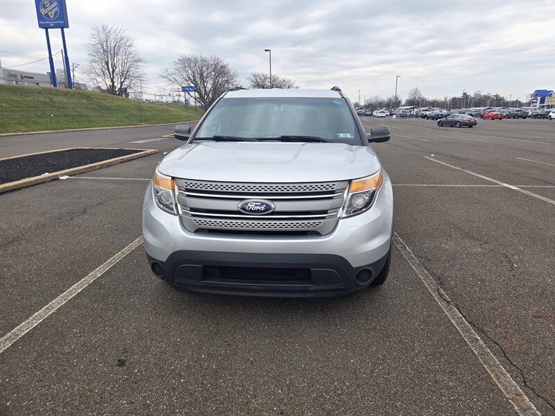 2015 Ford Explorer Base photo 3