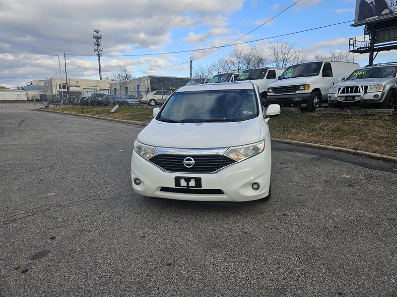 2011 Nissan Quest LE photo 2