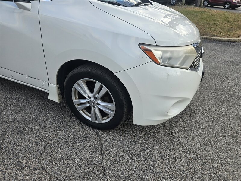 2011 Nissan Quest LE photo 9