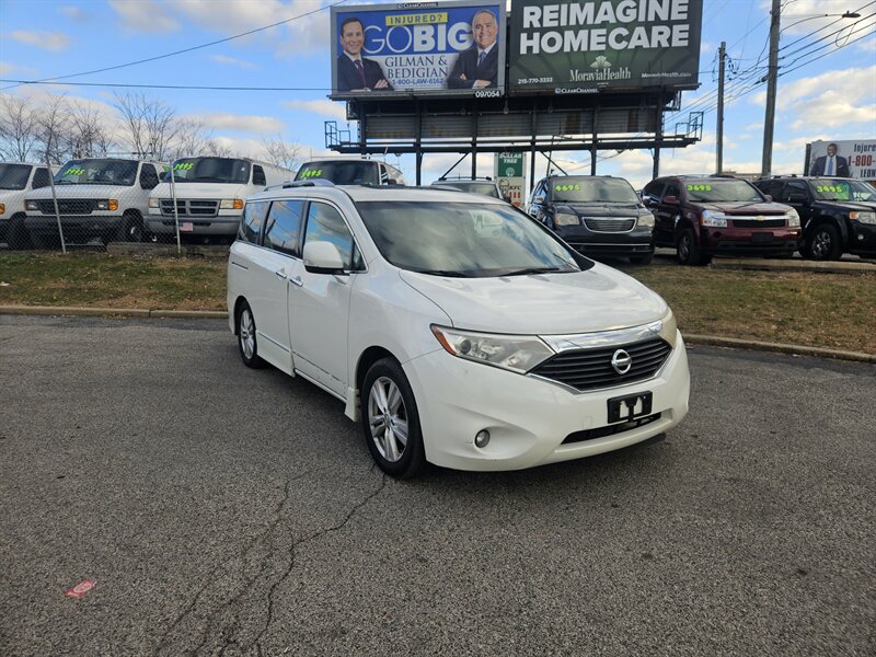 2011 Nissan Quest LE photo 3