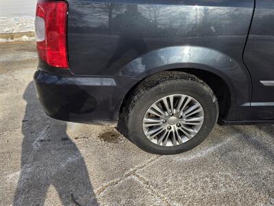 2013 Chrysler Town & Country Touring-L   - Photo 7 - Philadelphia, PA 19111