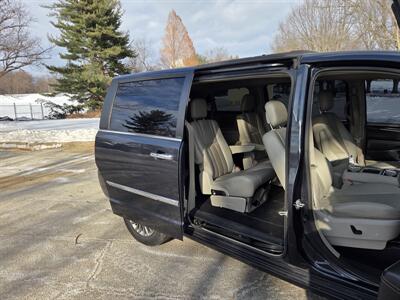 2013 Chrysler Town & Country Touring-L   - Photo 12 - Philadelphia, PA 19111