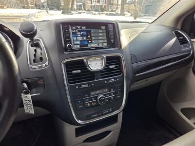 2013 Chrysler Town & Country Touring-L   - Photo 9 - Philadelphia, PA 19111