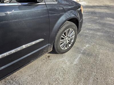 2013 Chrysler Town & Country Touring-L   - Photo 6 - Philadelphia, PA 19111
