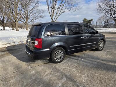 2013 Chrysler Town & Country Touring-L   - Photo 4 - Philadelphia, PA 19111