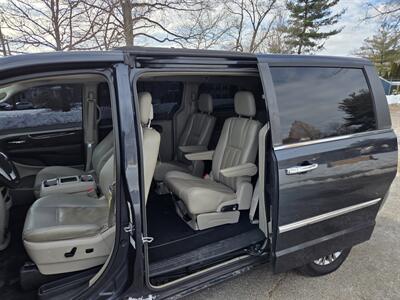 2013 Chrysler Town & Country Touring-L   - Photo 15 - Philadelphia, PA 19111